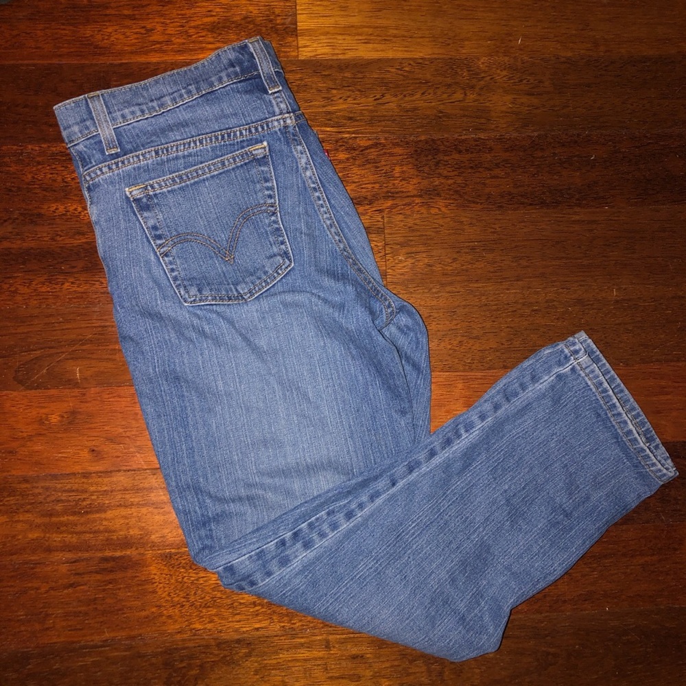 Cropped Distressed Levi’s - Picture 5 of 7